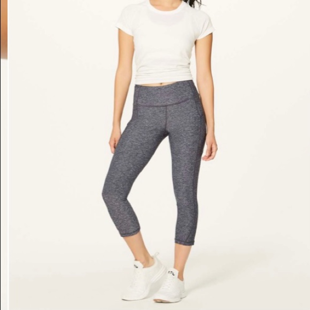 EUC Lululemon Run On Crop 21”